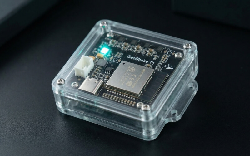 GeoShake T1 earthquake early warning sensor — compact ESP32-S3 based device with four MEMS accelerometers