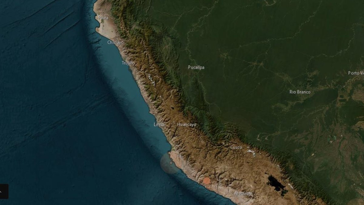 Mapa sísmico en vivo de GeoShake centrado en Perú, con epicentros recientes y estaciones de la comunidad